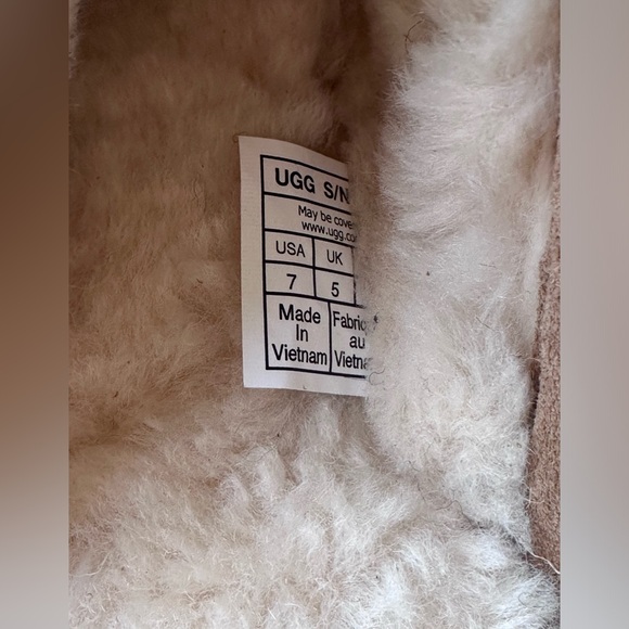 NWOT Uggs slippers Size 7 $179 - Picture 4 of 8